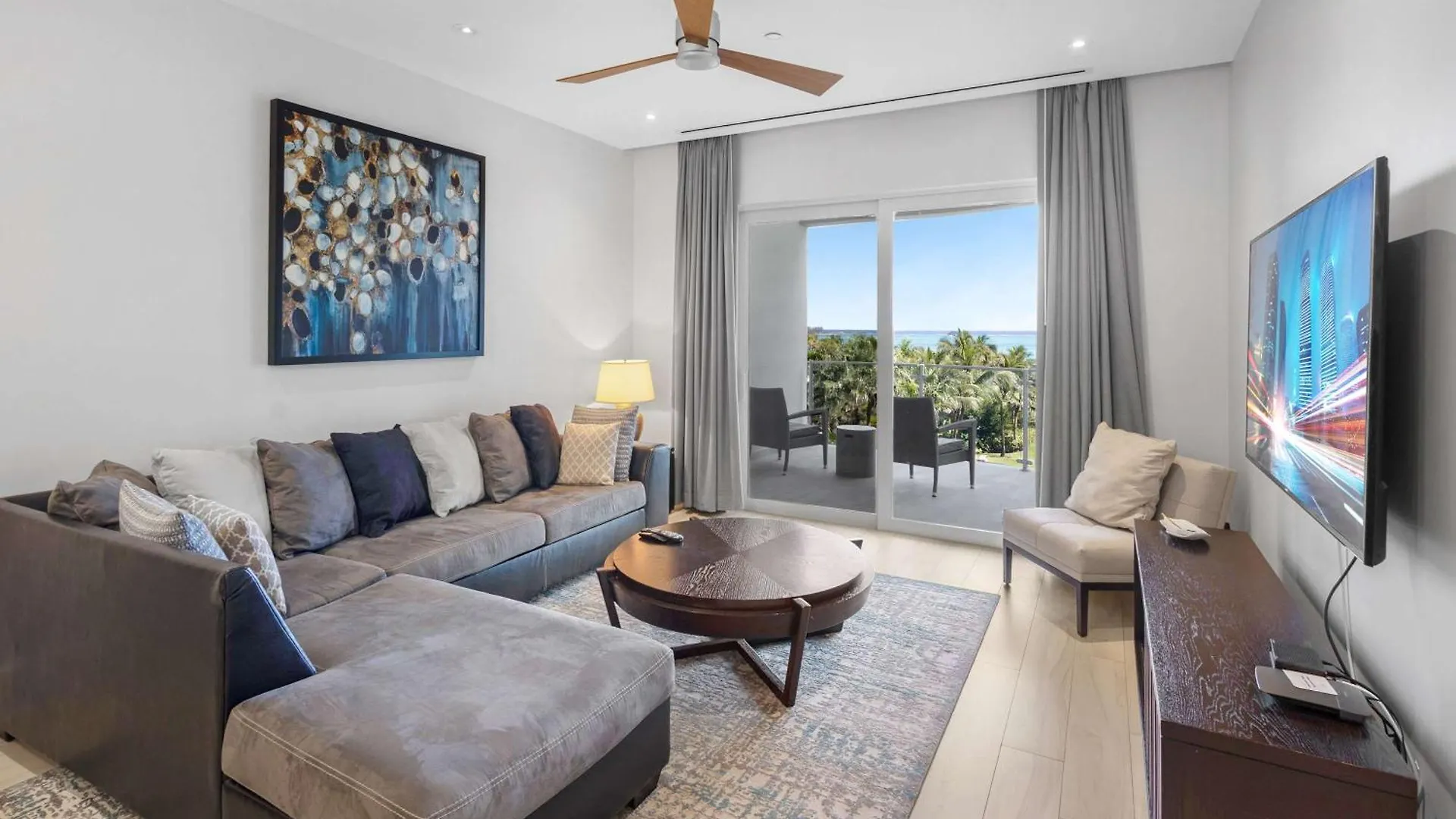 Holiday home Stunning Oceanview 2 Bed Condo At One Cable Beach Nassau